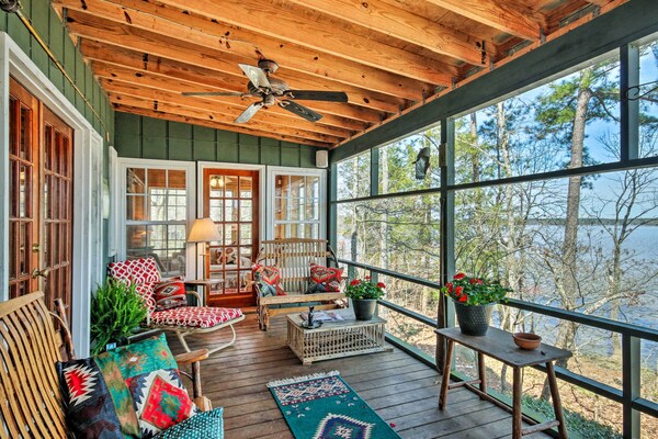 Charming Waterfront Ridgeway Cabin W/ Dock! - Lake Wateree, SC