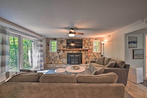 Interior - Chic House w/ Private Dock on Lake Hartwell! (Townville)