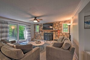 House (4 Bedrooms) | Interior - Chic House w/ Private Dock on Lake Hartwell! (Townville)