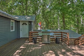 House (4 Bedrooms) | Interior - Chic House w/ Private Dock on Lake Hartwell! (Townville)