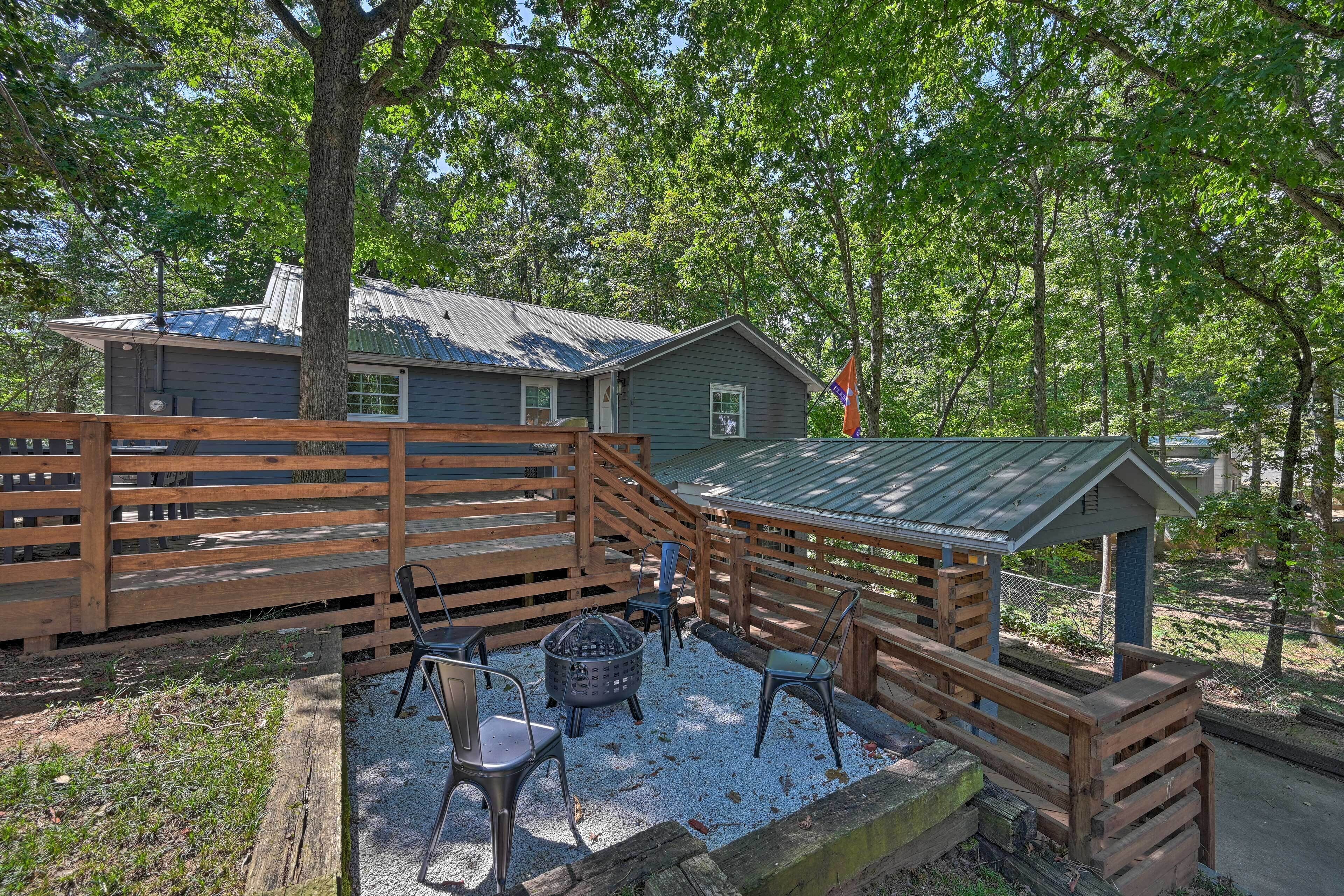 Chic House w/ Private Dock on Lake Hartwell!