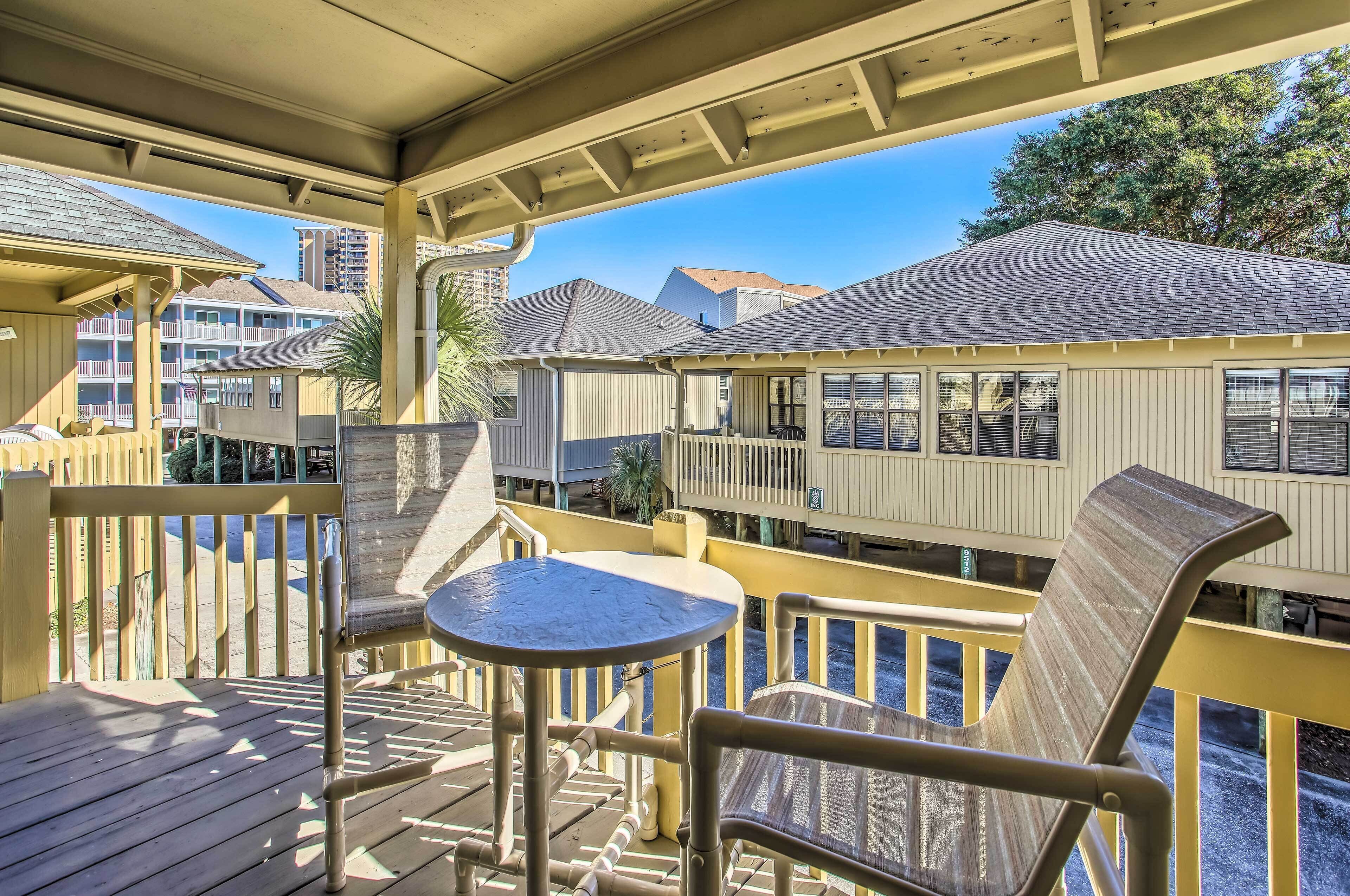 Coastal Condo w/ Pool Access - Walk to Apache Pier