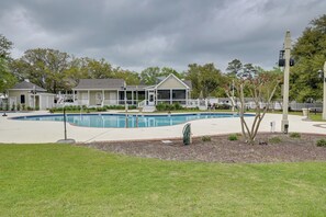 Interior - Cottage w/ Deck & Pool Access ~ 6 Mi to Beach (Murrells Inlet)
