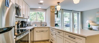 Walk to Beach: Coligny Gem w/ Community Perks!