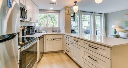Walk to Beach: Coligny Gem w/ Community Perks!