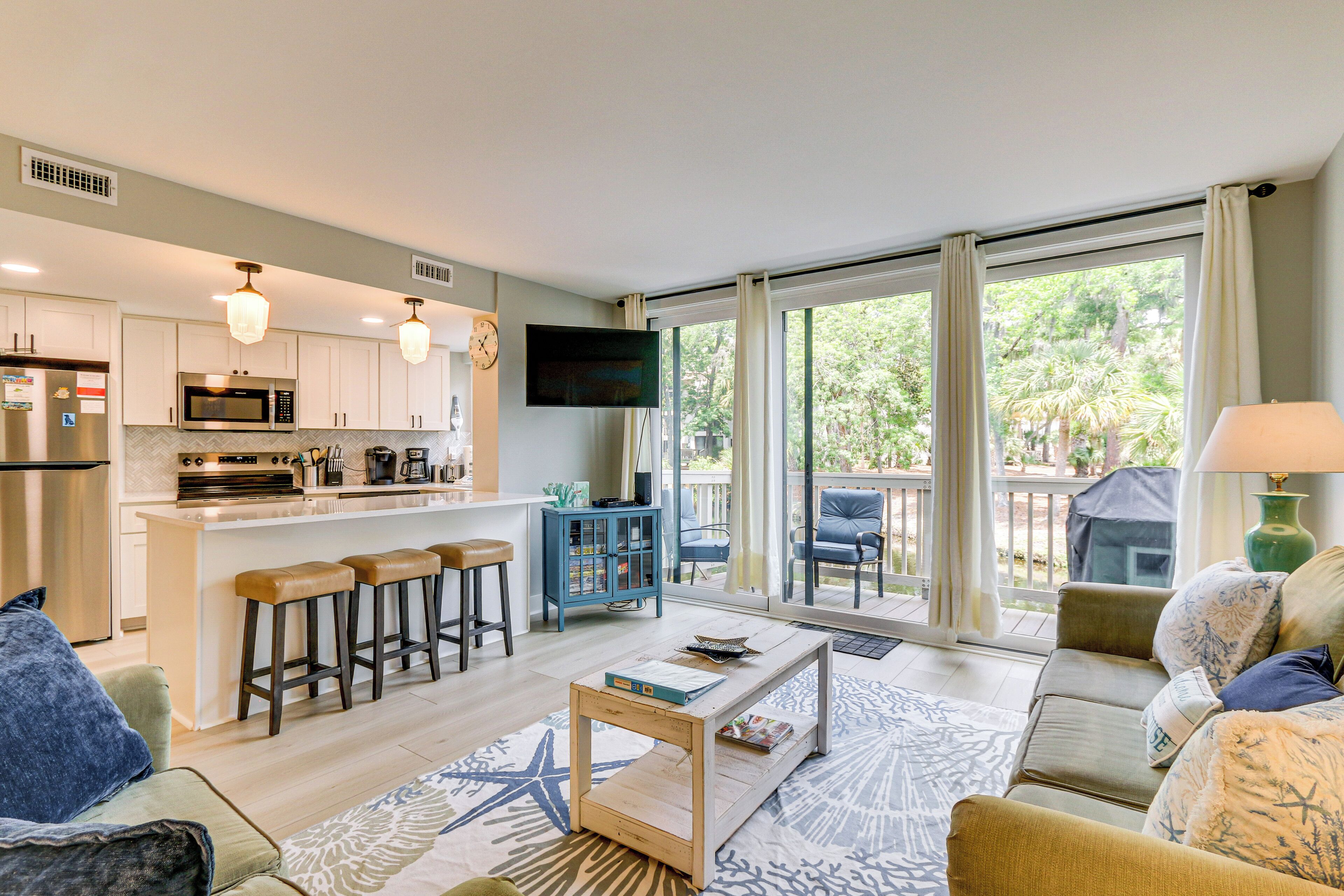 公寓 (2 Bedrooms) | 客廳 | 電視、DVD 播放機、書籍