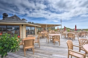 Interior - Pool, Spa & Dining: Beach Condo in Hilton Head! (Hilton Head Island)