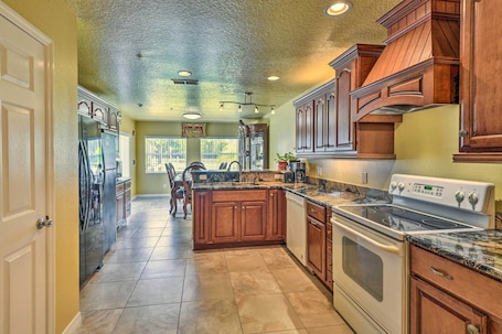 House (4 Bedrooms) | Private kitchen | Oven, stovetop, dishwasher, cookware/dishes/utensils