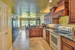 House (4 Bedrooms) | Private kitchen | Oven, stovetop, dishwasher, cookware/dishes/utensils