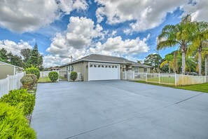 Property grounds - Cozy Coastal Retreat w/ Grill < 5 Mi to Beach (Port Orange)