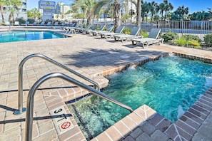 Pool - Convenient Escape - Walk to Myrtle Beach! (Myrtle Beach)