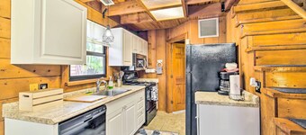 Okeechobee Cabin in Waterfront Community w/ Dock!