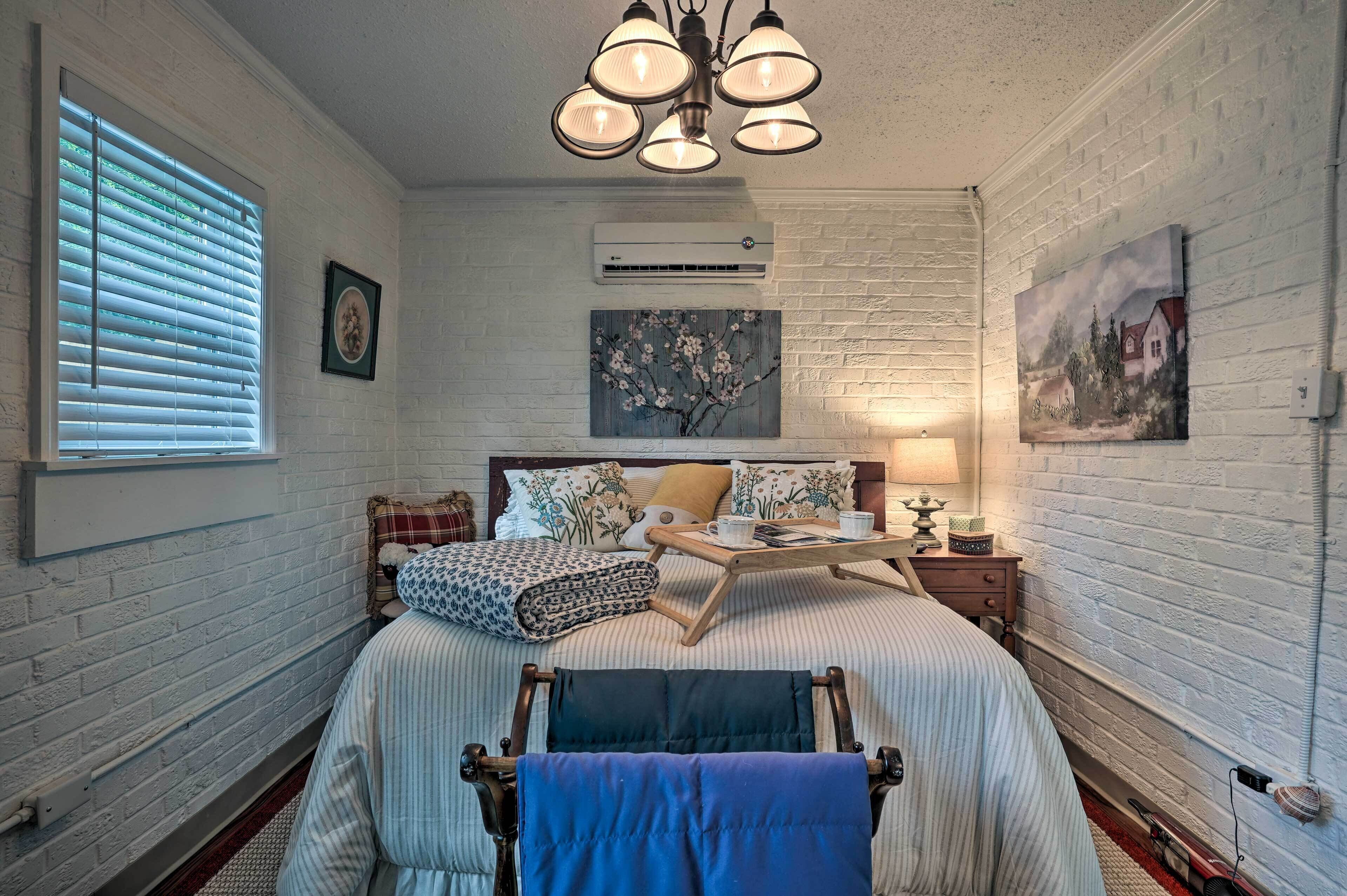 Cozy Cottage < Half-mi to Golfing!