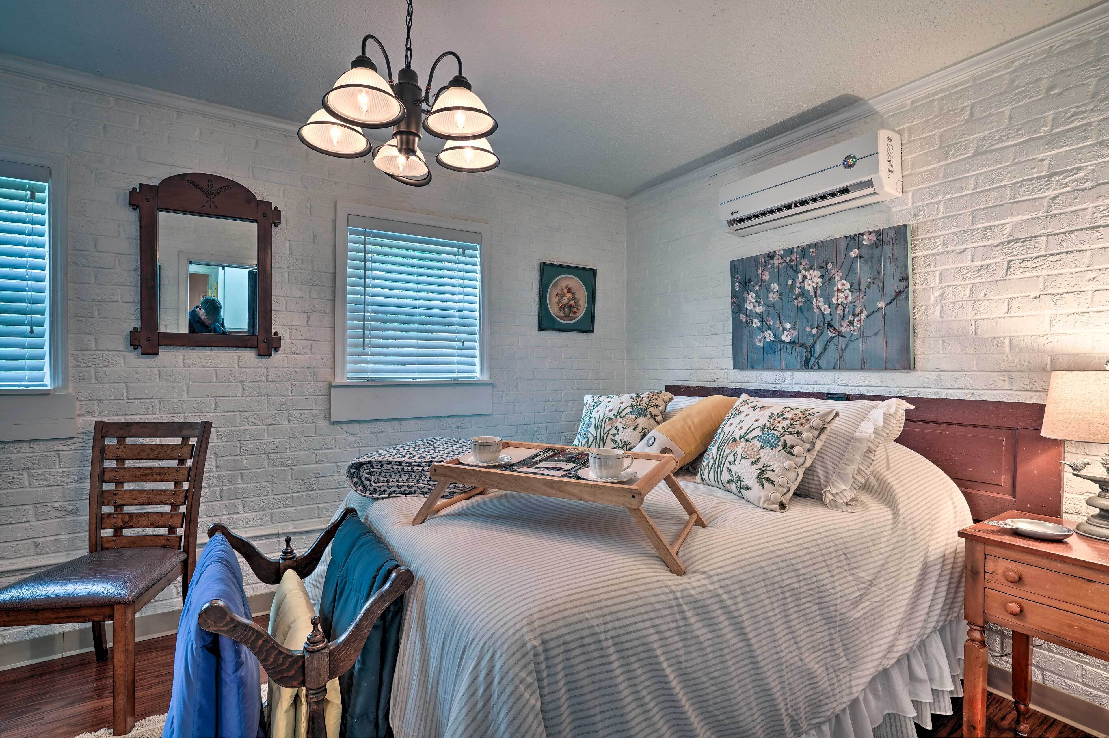 Cozy Cottage < Half-mi to Golfing!