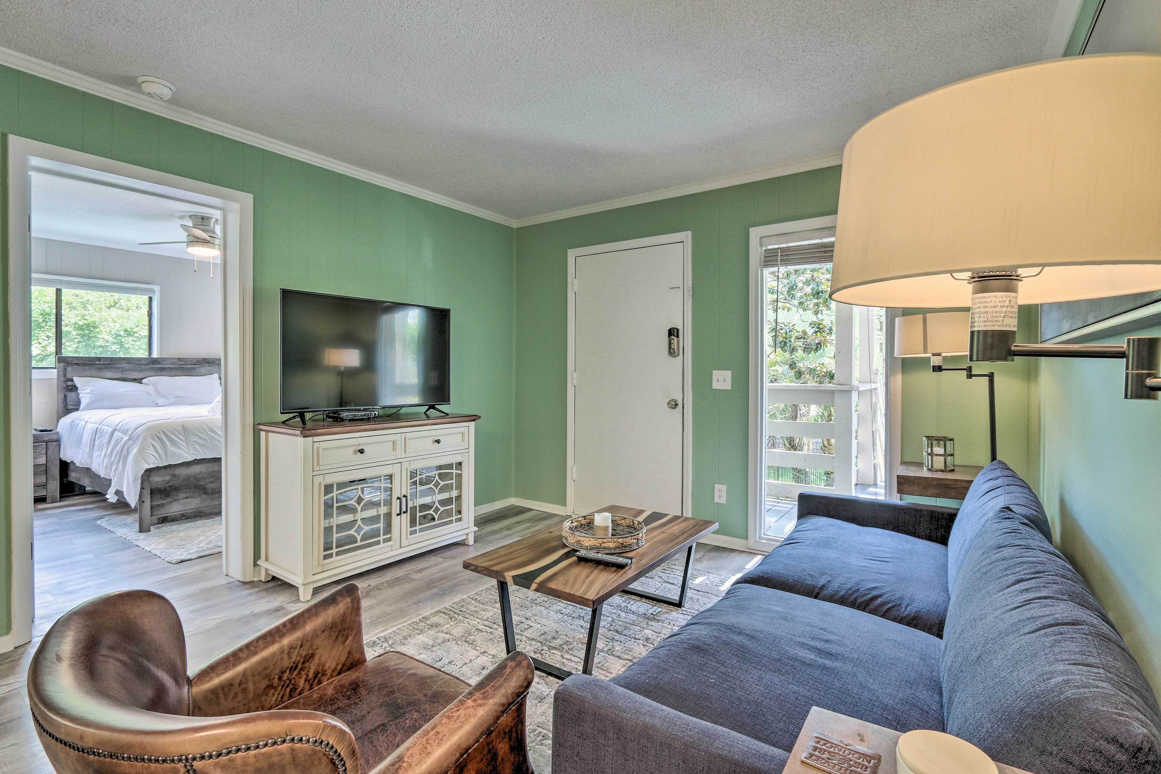Convenient Hilton Head Island Condo w/ Pool!