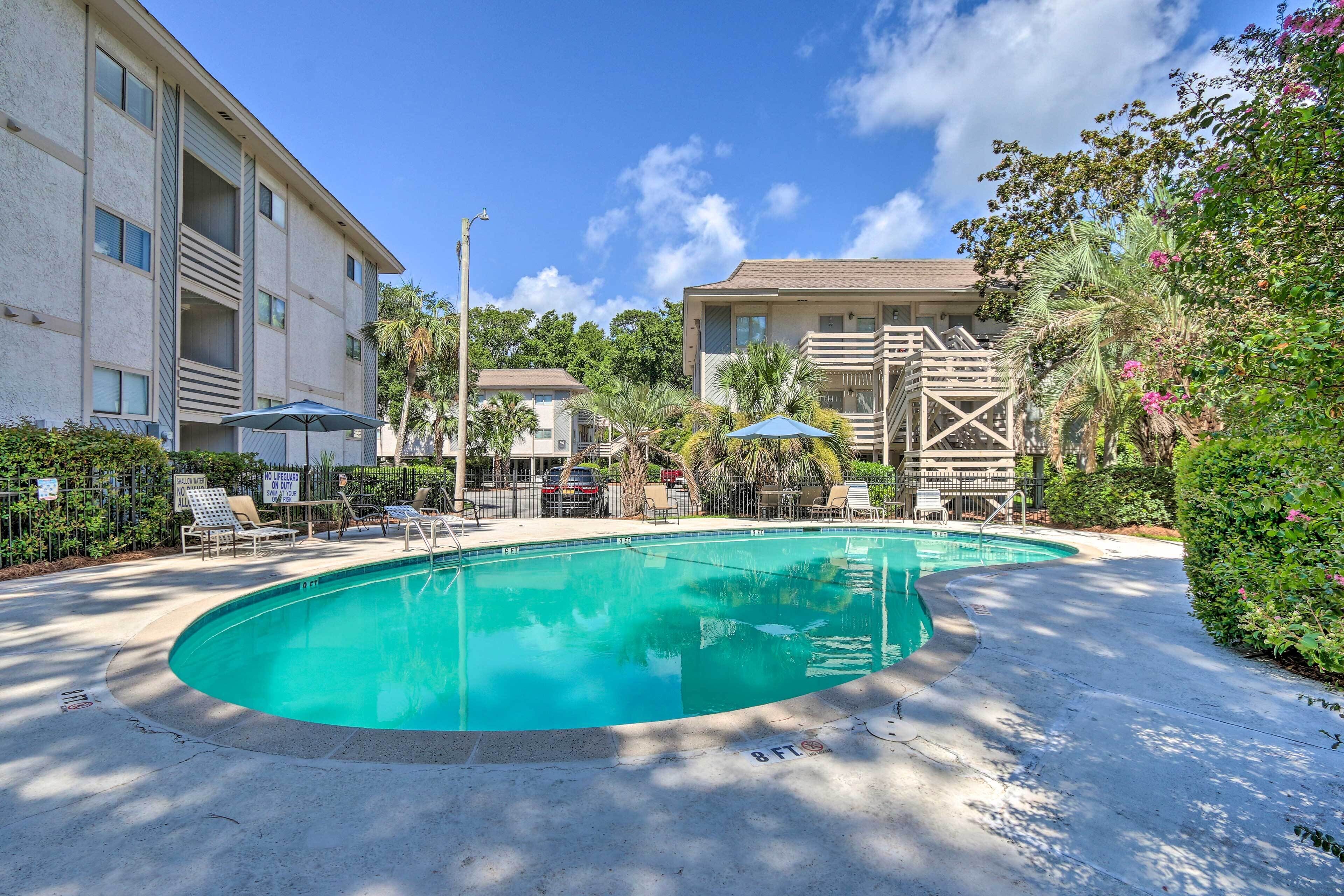 Convenient Hilton Head Island Condo w/ Pool!