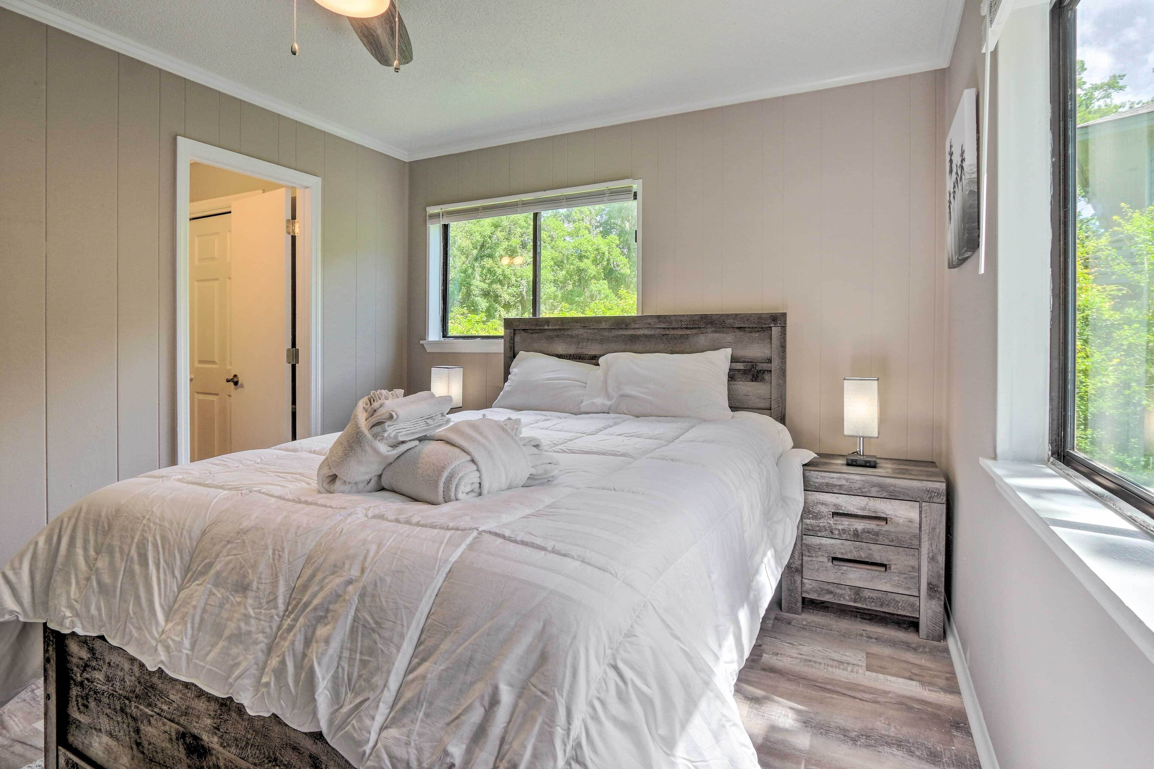 Convenient Hilton Head Island Condo w/ Pool!