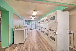 Interior - Cozy Studio Condo w/ Resort Amenities Access! (Myrtle Beach)