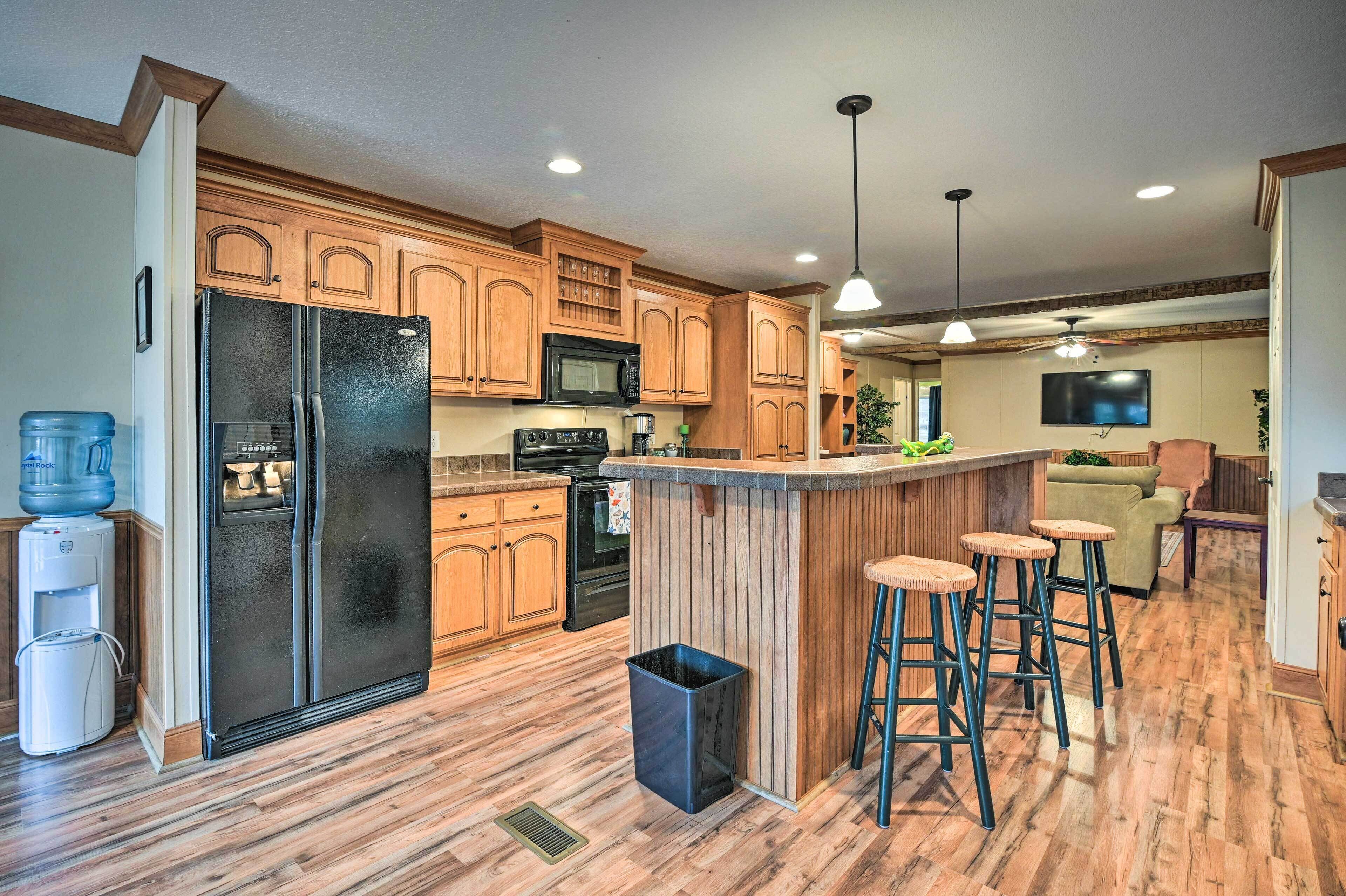 Cozy Murrells Inlet Home ~ 3/4 Mi to Beach!