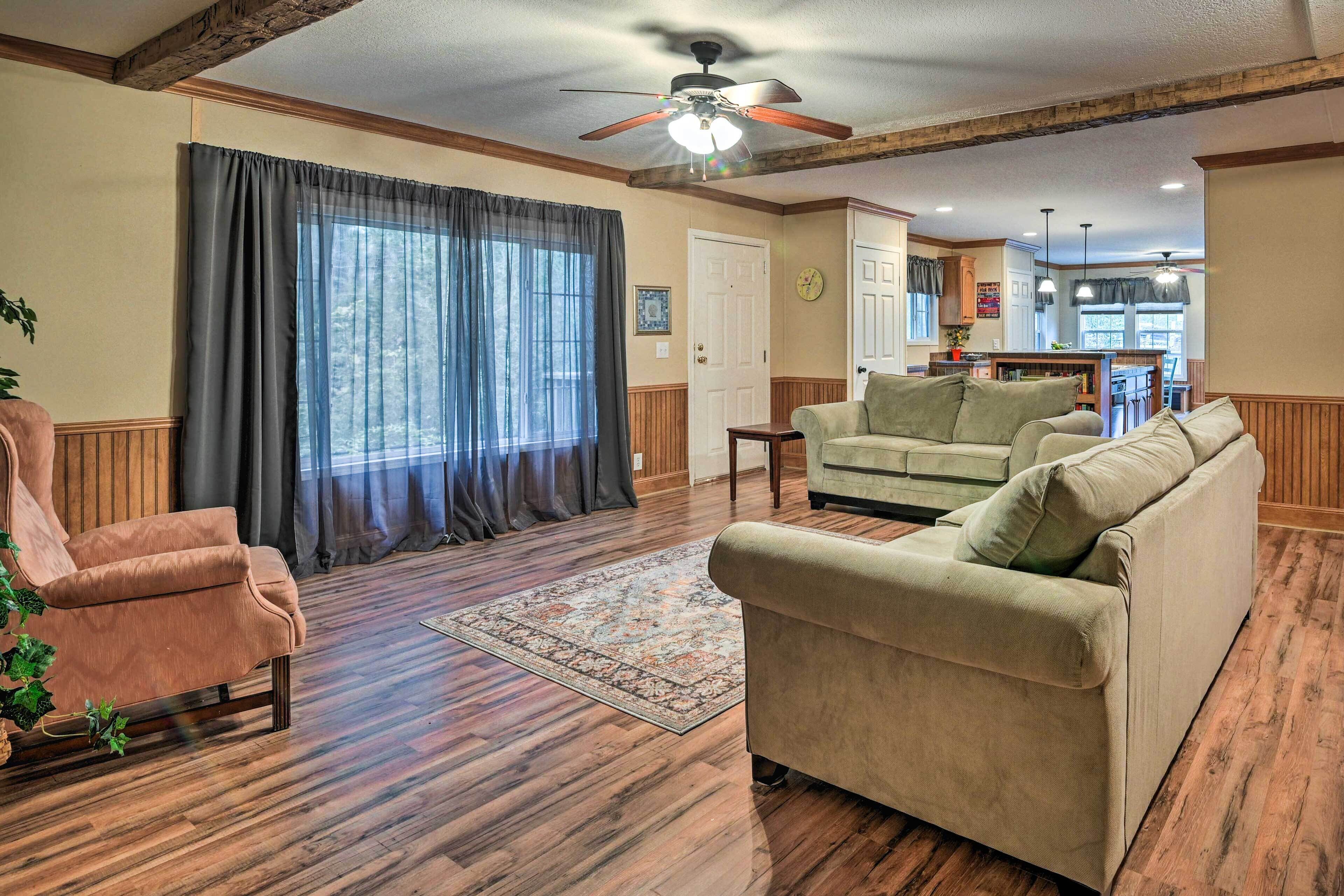 Cozy Murrells Inlet Home ~ 3/4 Mi to Beach!