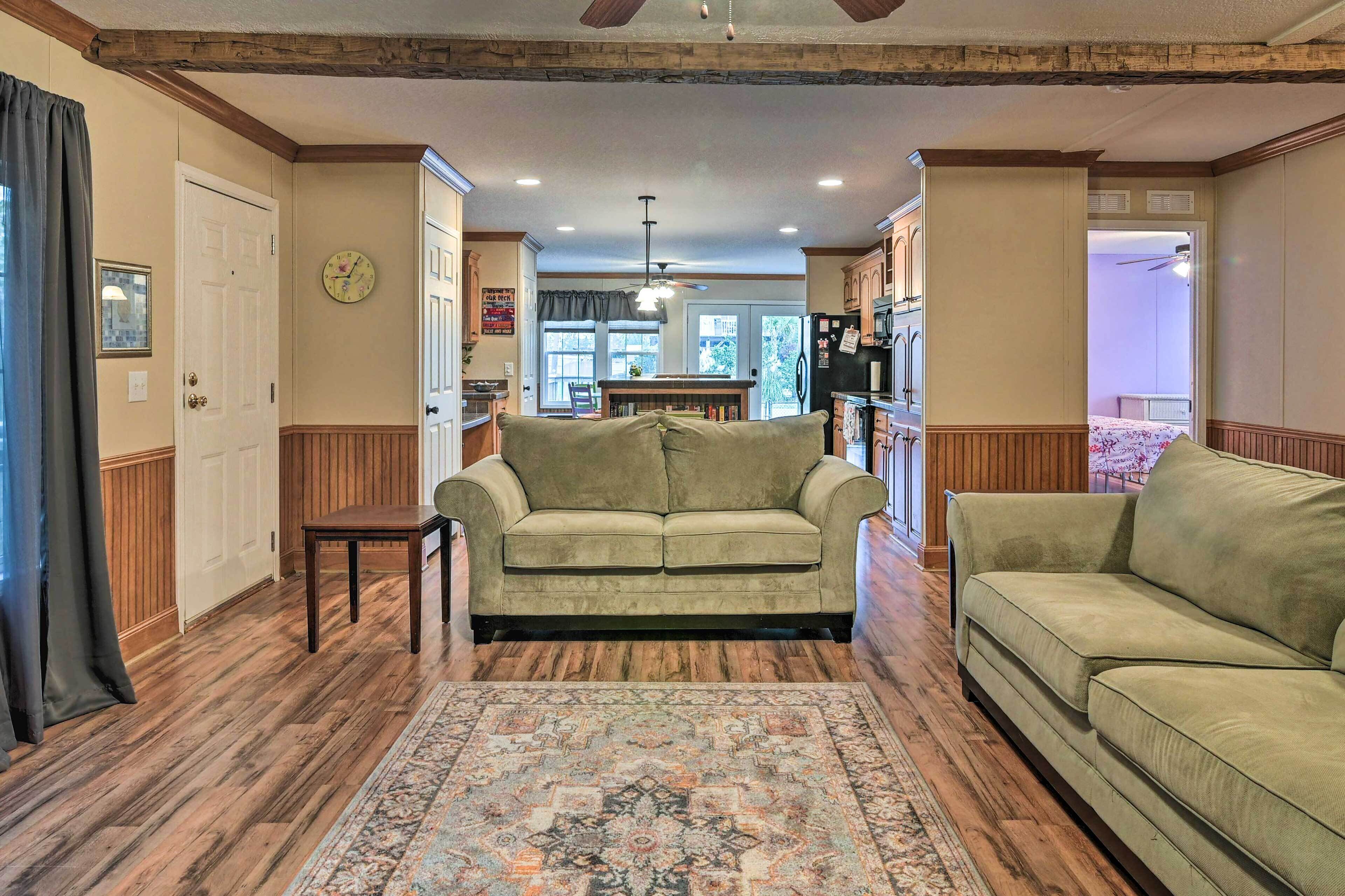 Cozy Murrells Inlet Home ~ 3/4 Mi to Beach!