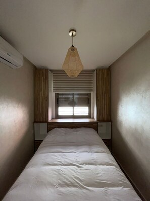 1 Schlafzimmer, Schreibtisch, Bügeleisen/Bügelbrett, Reisekinderbett
