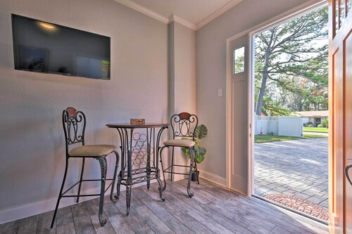 Cozy Jacksonville Studio - 10 Miles to Downtown!