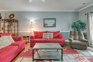 Apartment (3 Bedrooms) | Interior - 3 Mi to Broadway at the Beach: Condo w/ Pool! (Myrtle Beach)