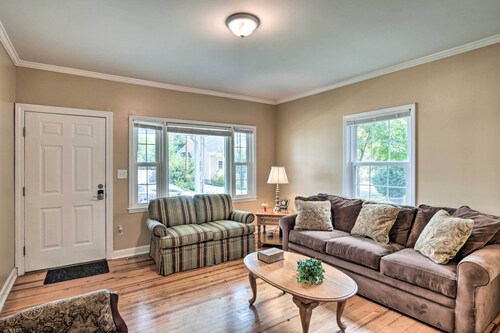 Cozy Greenville Bungalow ~ 2 Mi to Downtown!