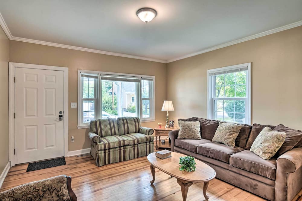 Cozy Greenville Bungalow ~ 2 Mi to Downtown! - Conestee, SC
