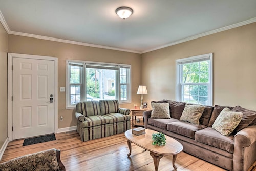 Cozy Greenville Bungalow ~ 2 Mi to Downtown!