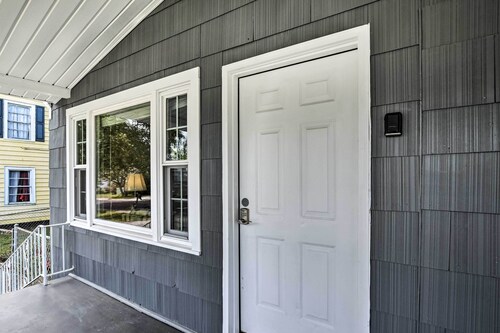 Cozy Greenville Bungalow ~ 2 Mi to Downtown!