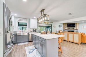 Interior - Canal-front Outdoor Oasis: Home in Crystal Water (Crystal River)