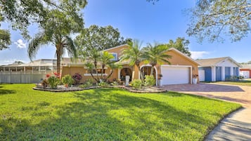 Rumah (4 Bedrooms) | Bagian depan properti