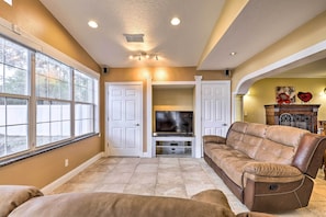 House (4 Bedrooms) | Interior