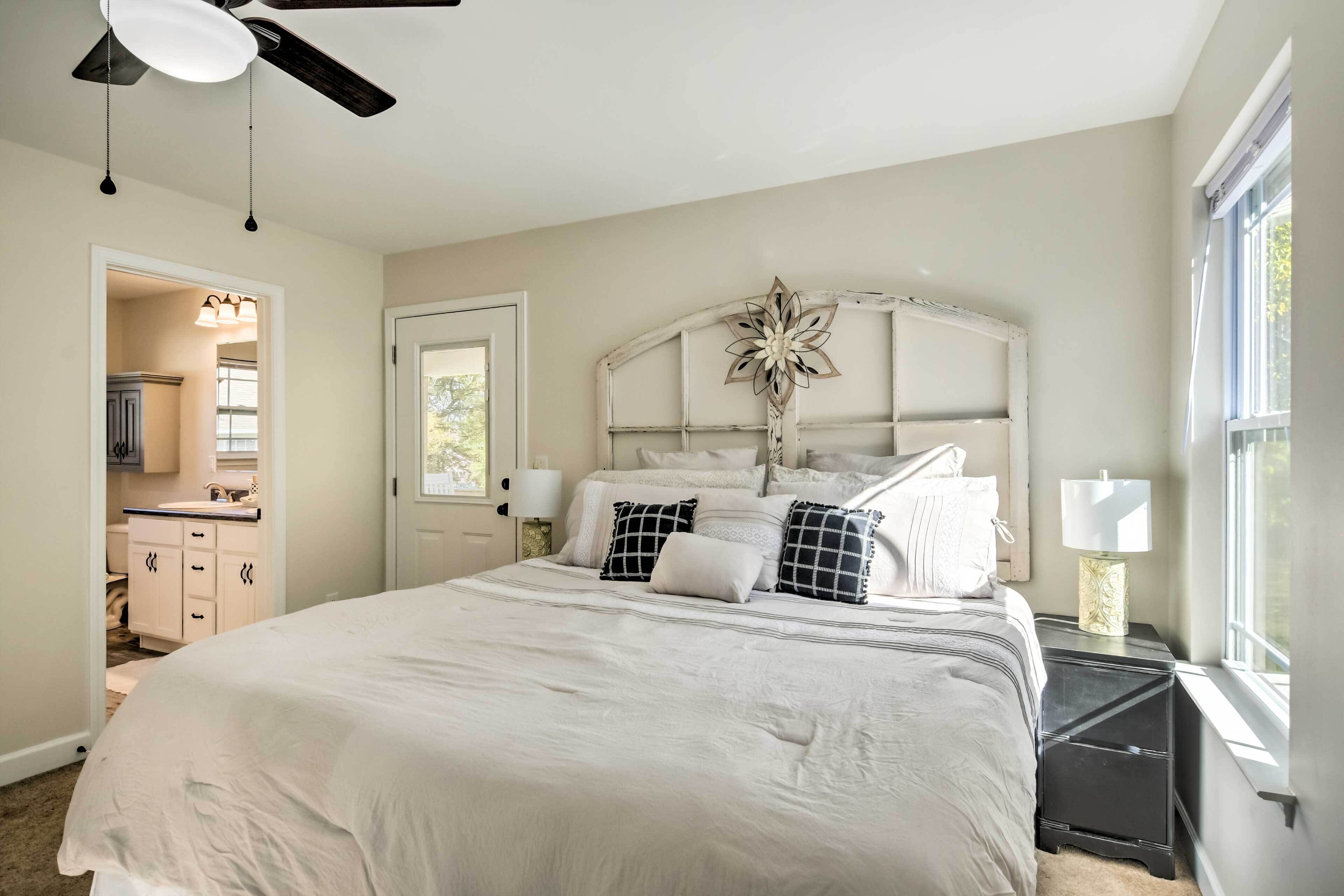 Family-friendly Greer Home w/ Balcony & Yard!