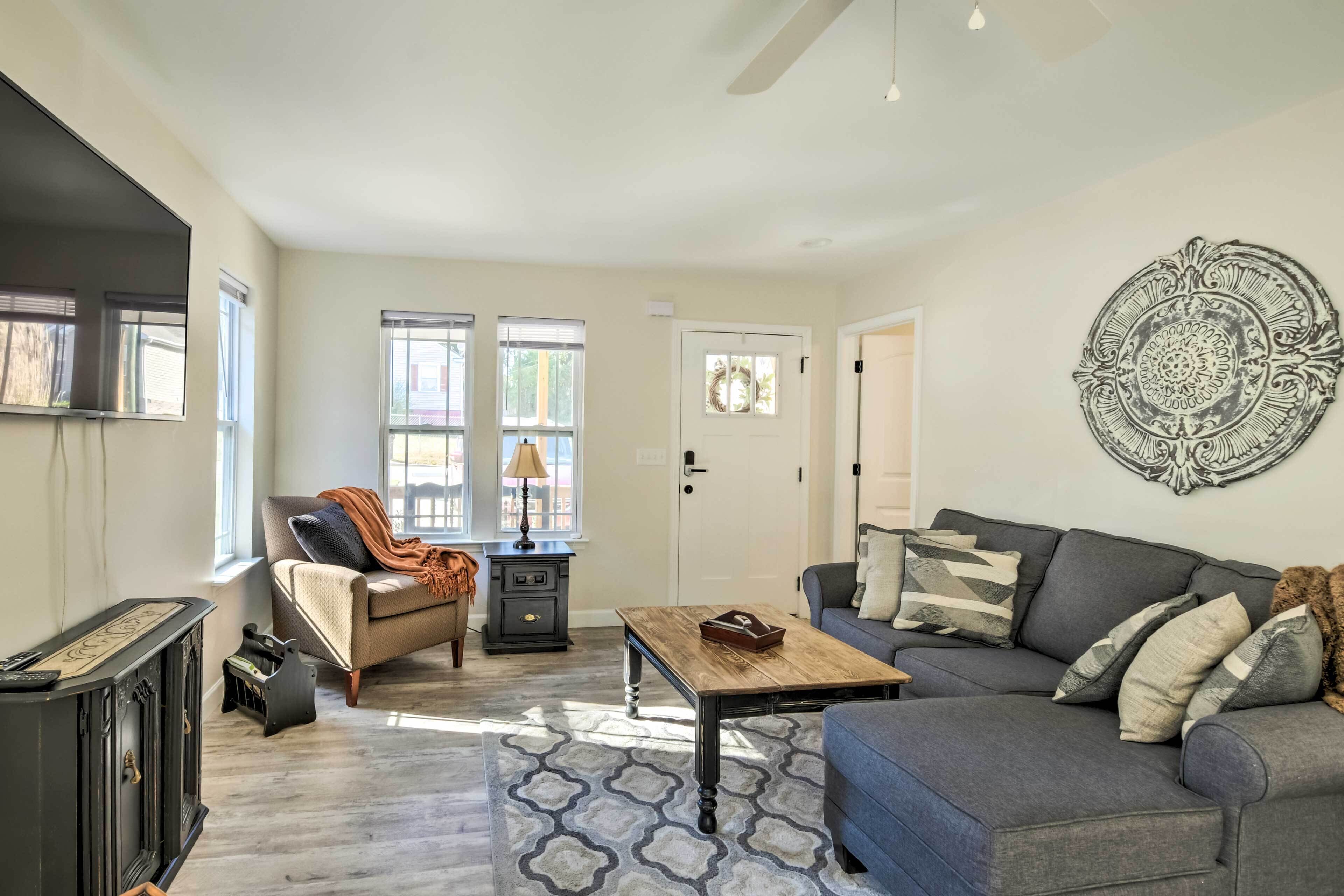 Family-friendly Greer Home w/ Balcony & Yard!