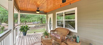 Crystal River Cottage on 1 Acre w/ Deck & Porch!