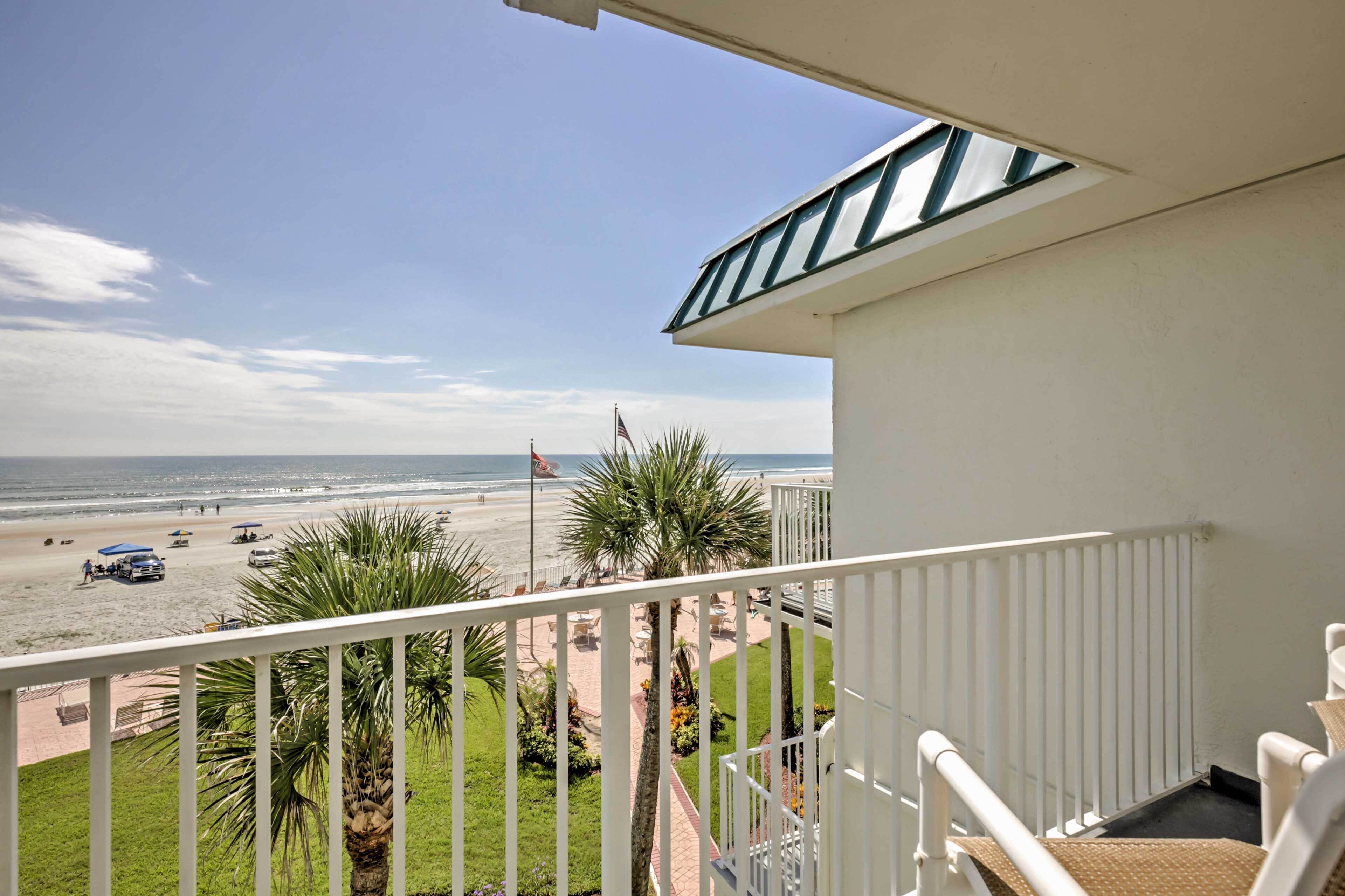 Daytona Beach Studio w/ Oceanfront Balcony & Pool!
