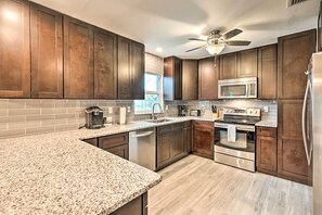 House (3 Bedrooms) | Interior