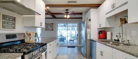 House (3 Bedrooms) | Interior