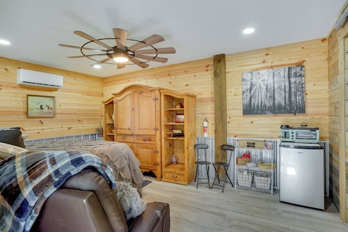 Farm Stay: Modern Barndominium in Lakeland!
