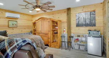 Farm Stay: Modern Barndominium in Lakeland!