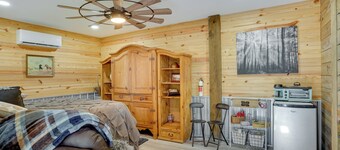 Farm Stay: Modern Barndominium in Lakeland!