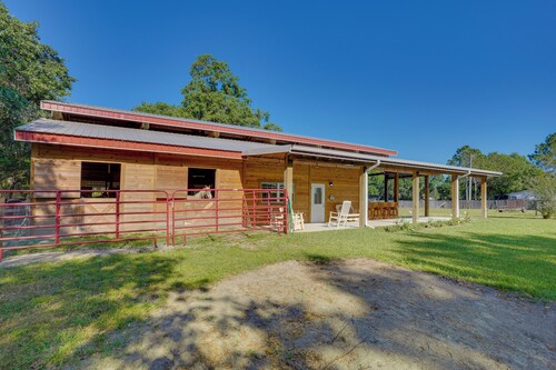 Farm Stay: Modern Barndominium in Lakeland!