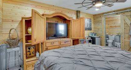 Farm Stay: Modern Barndominium in Lakeland!