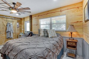 Interior - Farm Stay: Modern Barndominium in Lakeland! (Lakeland)