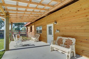Interior - Farm Stay: Modern Barndominium in Lakeland! (Lakeland)