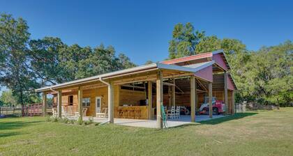 Farm Stay: Modern Barndominium in Lakeland!