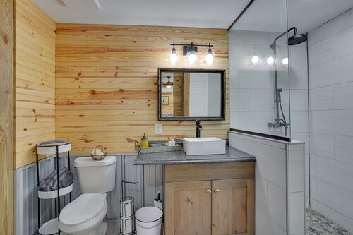 Farm Stay: Modern Barndominium in Lakeland!